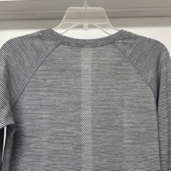 Lululemon Swiftly Tech Long Sleeve 2.0 Tempo Stripe EUC - Picture 10 of 11